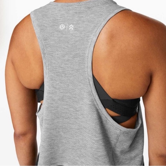 Lululemon muscle crop workout top - Picture 2 of 7